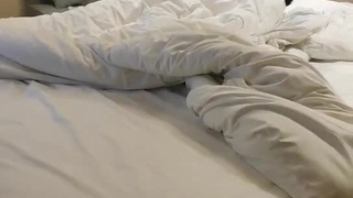 寝たふりする女2