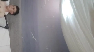 热辣的欧洲少女被年长的男人内射了