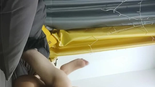 少女情侣与可爱的女友享受热辣的性爱
