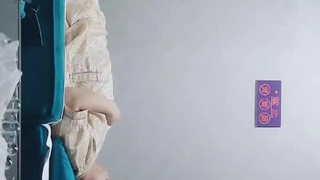 暴风 下载害羞的小女友，露脸呻吟，正面猛草